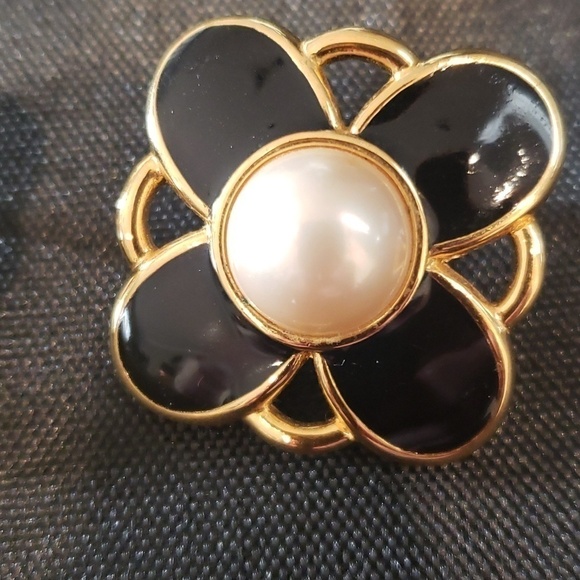 Vintage black enamel and pearl earings - Picture 2 of 6